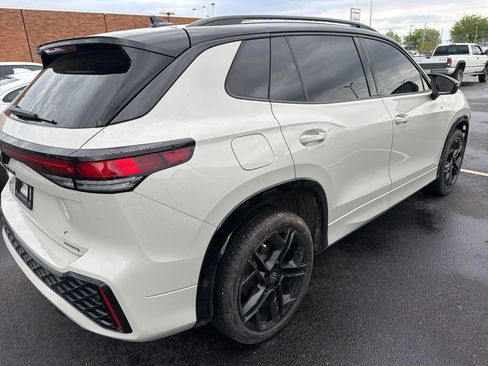 Used 2025 Volkswagen Tiguan SE R-Line image 6