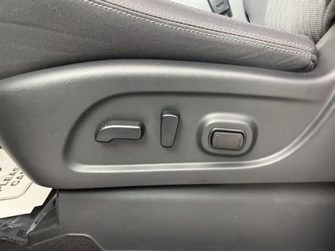 Used 2024 Nissan Titan SV w/ SV Bronze Edition Package image 33