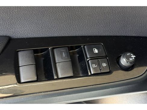 Used 2022 Toyota Prius Prime XLE FWD image 12