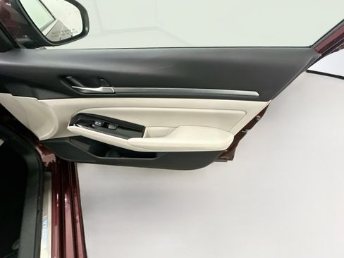 Used 2024 Nissan Altima 2.5 SL AWD/4WD image 33