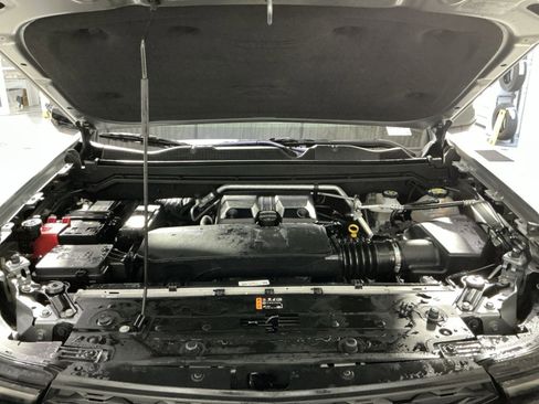 Used 2025 Chevrolet Colorado ZR2 w/ Technology Package image 35