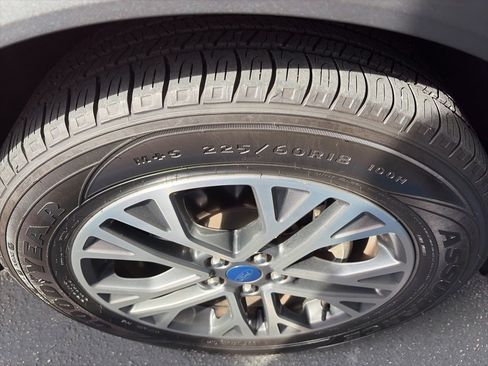 Used 2020 Ford Escape SEL image 7