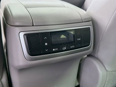 Used 2016 Toyota Highlander XLE image 26