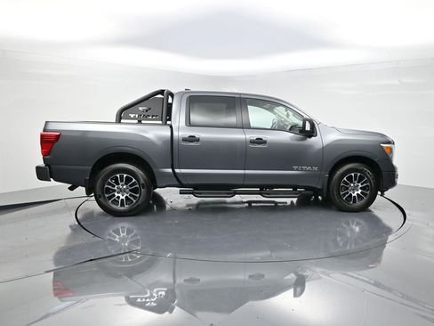 Used 2024 Nissan Titan SV w/ SV Convenience Package image 4