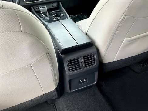 Used 2025 Nissan Rogue SV AWD/4WD image 12