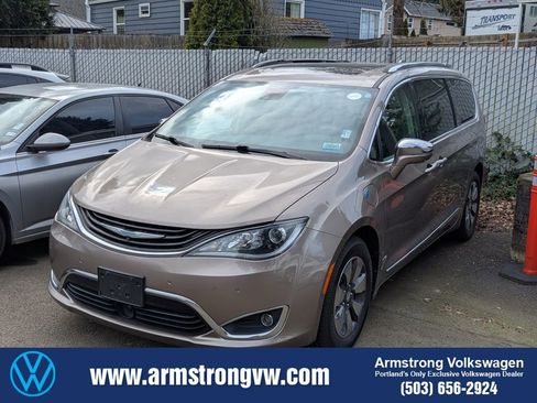 Used 2018 Chrysler Pacifica Limited w/ Advanced Safetytec Group image 1
