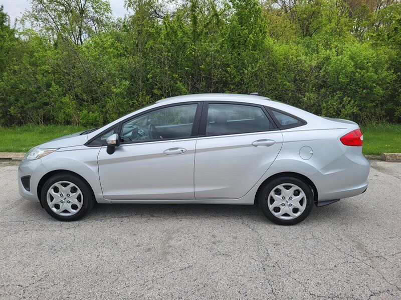 Used 2013 Ford Fiesta SE FWD image 3