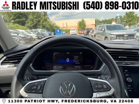 Used 2023 Volkswagen Tiguan SE w/ Panoramic Sunroof Package AWD/4WD image 11