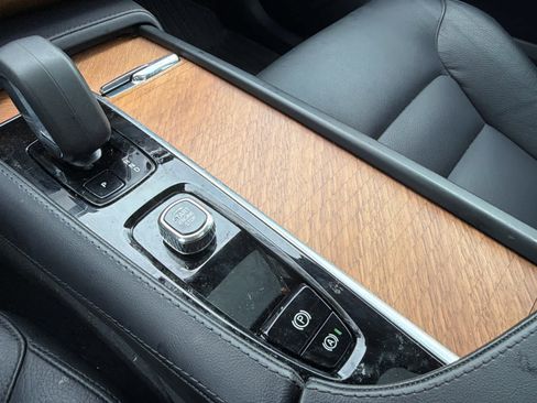 Used 2024 Volvo XC90 B6 Plus w/ Protection Package Premier image 31