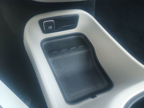 Used 2024 Chrysler Pacifica Touring-L image 33