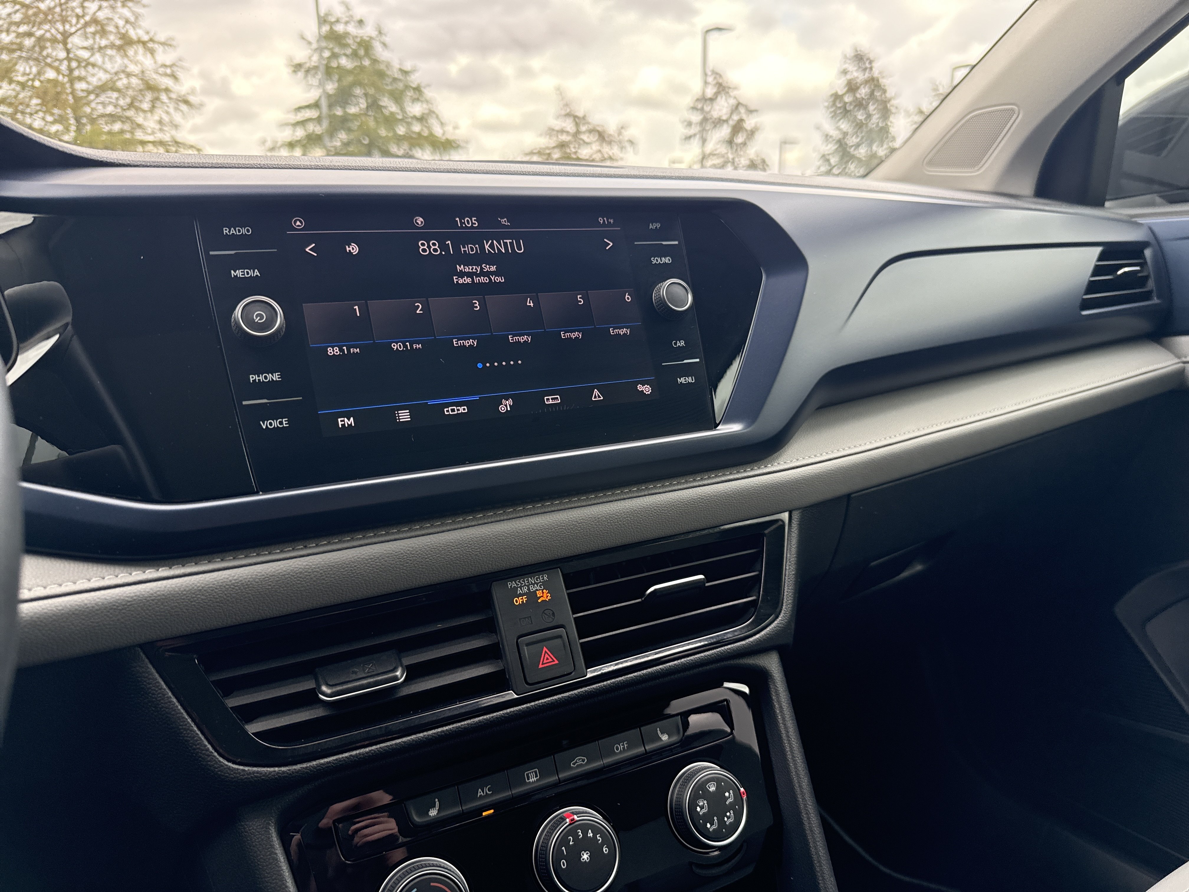 Certified 2023 Volkswagen Taos SE w/ Panoramic Sunroof Package FWD image 15