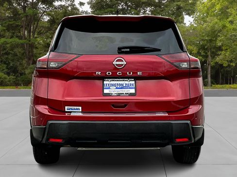 Used 2024 Nissan Rogue S image 6