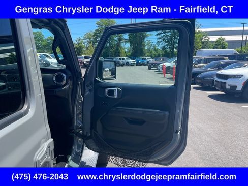 Used 2018 Jeep Wrangler Unlimited Sahara AWD/4WD image 12