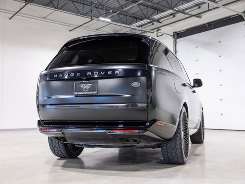 Used 2023 Land Rover Range Rover SE image 4