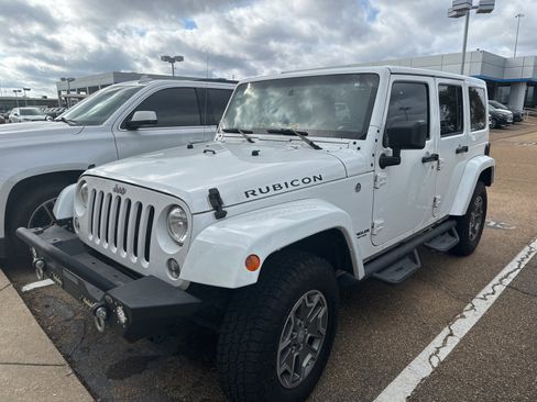 Used 2016 Jeep Wrangler Unlimited Rubicon w/ Connectivity Group image 4