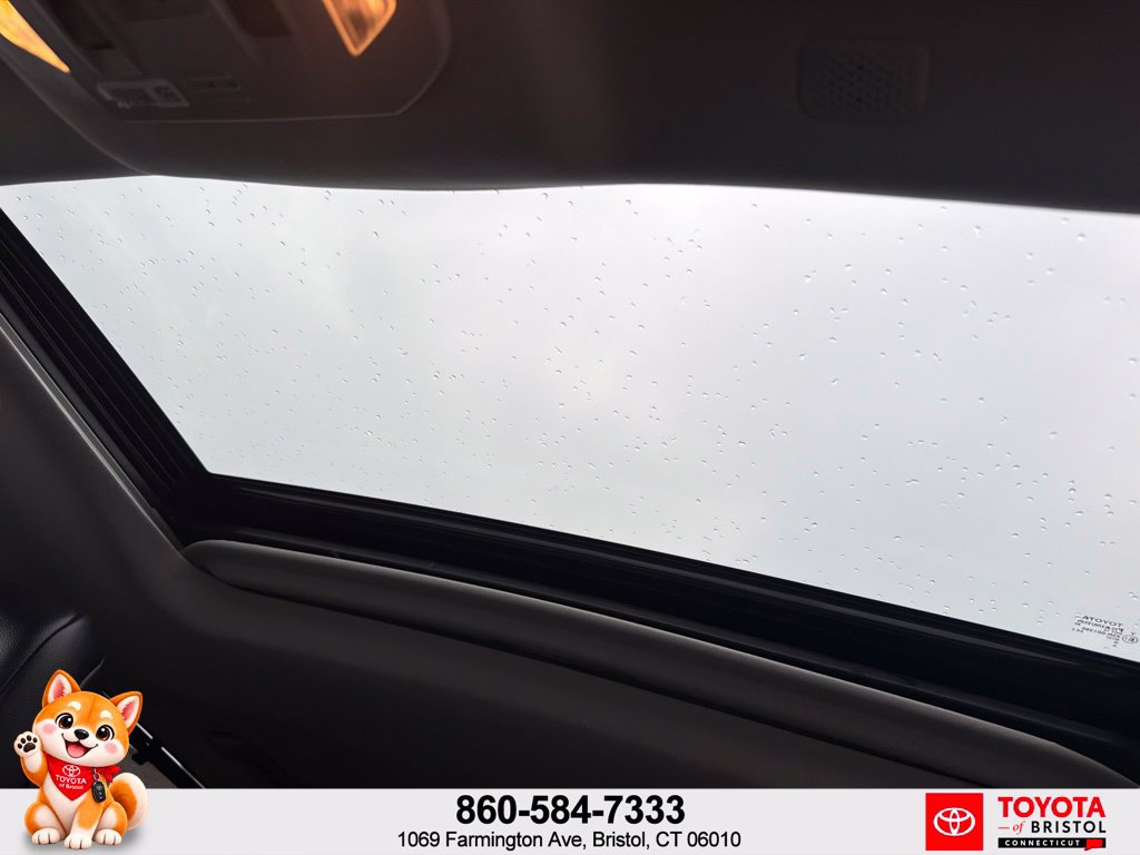 Used 2022 Toyota Highlander XLE AWD/4WD image 29