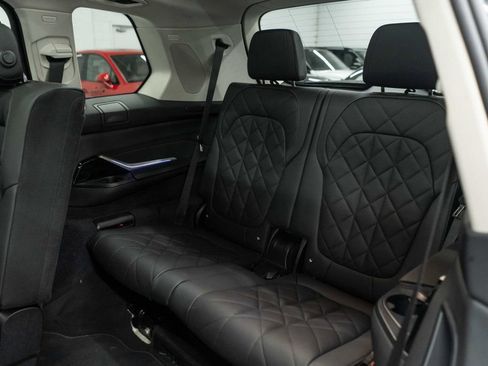 Used 2025 BMW X7 xDrive40i image 17