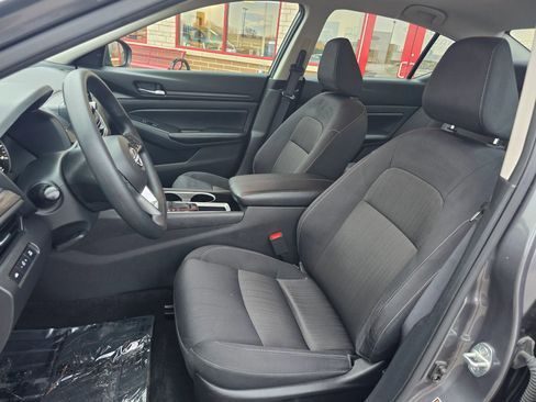 Used 2024 Nissan Altima 2.5 SV image 9