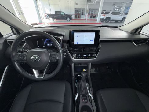 Used 2023 Toyota Corolla Cross XLE w/ Convenience Package AWD/4WD image 23