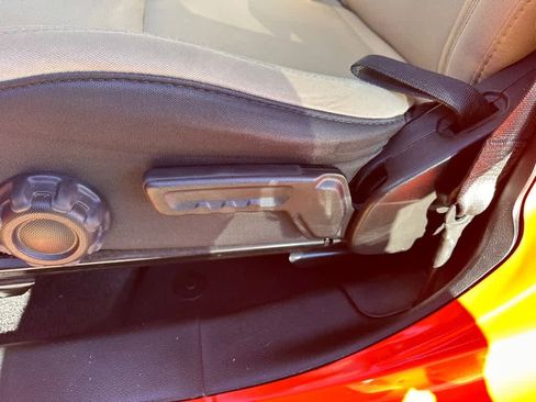 Used 2019 Jeep Wrangler Unlimited Sahara image 15