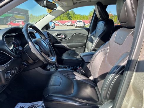 Used 2019 Jeep Cherokee Limited AWD/4WD image 11