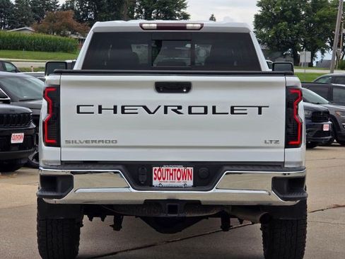 Used 2020 Chevrolet Silverado 3500 LTZ w/ LTZ Convenience Package AWD/4WD image 7