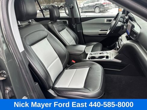 Used 2022 Ford Explorer XLT w/ Equipment Group 202A image 10