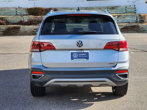 Certified 2024 Volkswagen Taos SE image 4