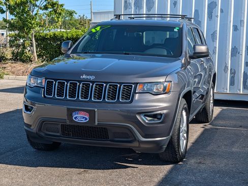 Used 2017 Jeep Grand Cherokee Laredo w/ Quick Order Package 23E AWD/4WD image 7