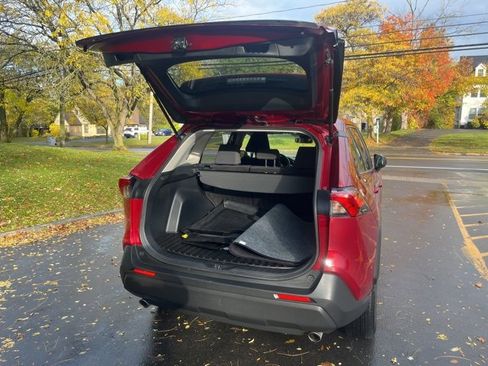 Used 2019 Toyota RAV4 LE image 13