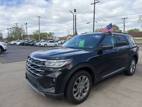 Used 2025 Ford Explorer Active w/ Active Comfort Package AWD/4WD image 3