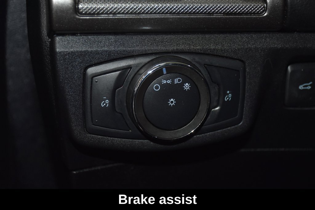 Used 2020 Ford Fusion SE FWD image 12