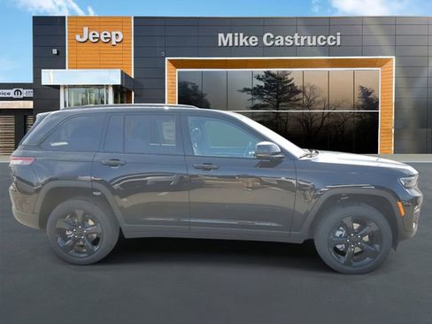 New 2025 Jeep Grand Cherokee Limited w/ Black Appearance Package image 3