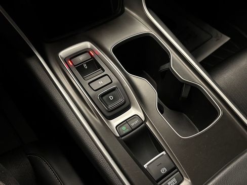 Used 2018 Honda Accord Sport image 16
