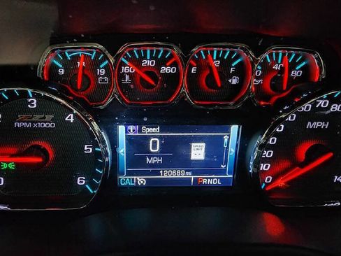 Used 2020 Chevrolet Suburban LT image 16