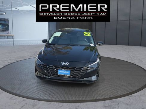 Used 2022 Hyundai Elantra Limited FWD image 4