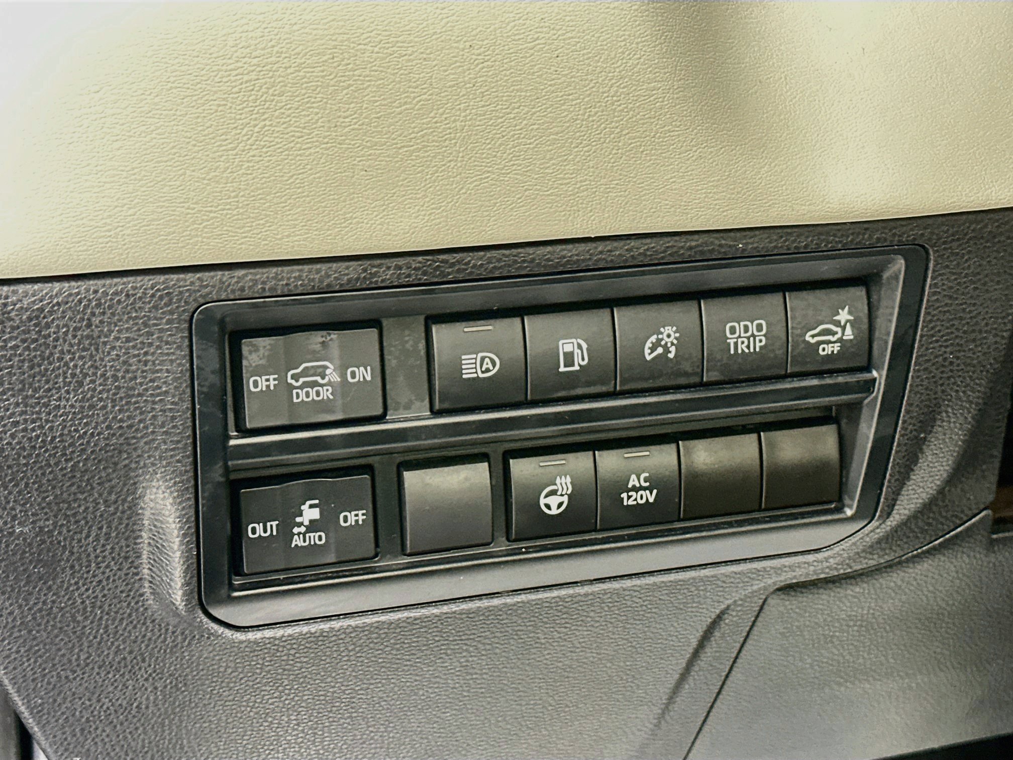 Certified 2024 Toyota Sequoia Capstone AWD/4WD image 10