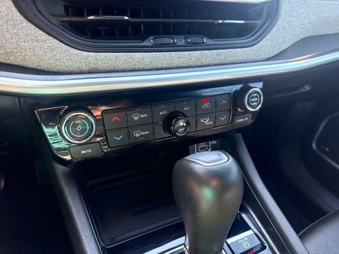 Used 2024 Jeep Compass Latitude w/ Sun and Sound Group AWD/4WD image 18