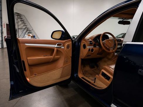 Used 2005 Porsche Cayenne Turbo AWD/4WD image 13