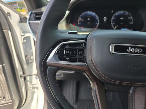 Used 2024 Jeep Grand Cherokee Summit AWD/4WD image 32