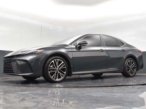 Used 2025 Toyota Camry XLE AWD/4WD image 28