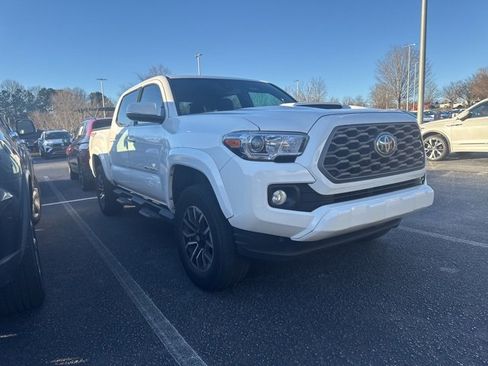Used 2022 Toyota Tacoma TRD Sport image 3