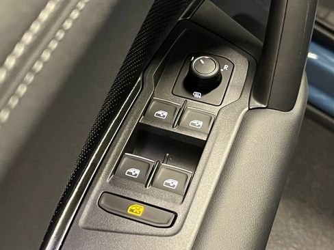 New 2026 Volkswagen Tiguan SE image 19