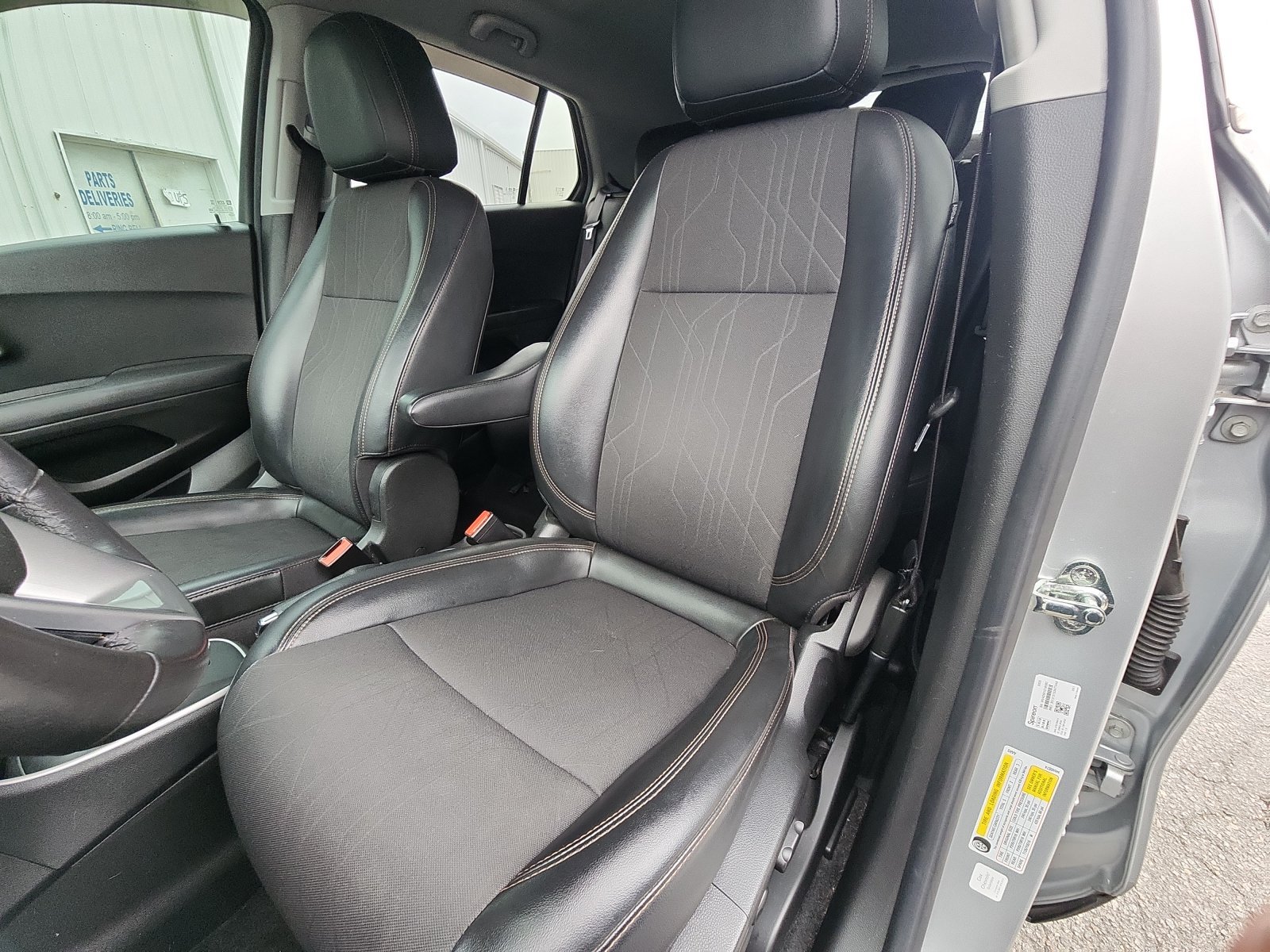 Used 2019 Chevrolet Trax LT w/ LT Convenience Package FWD image 18