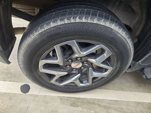 Certified 2024 GMC Sierra 1500 SLT RWD image 10
