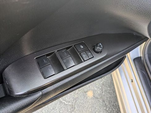 Used 2024 Toyota Camry SE image 14