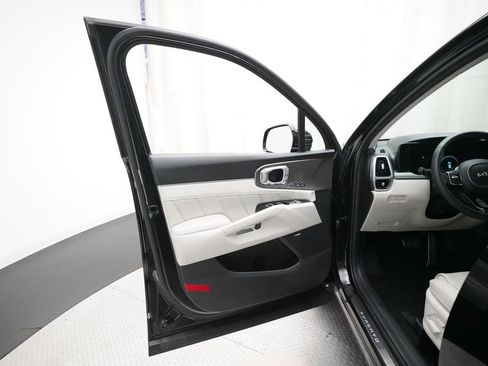 Certified 2023 Kia Sorento SX Prestige w/ Panoramic Sunroof Package AWD/4WD image 28