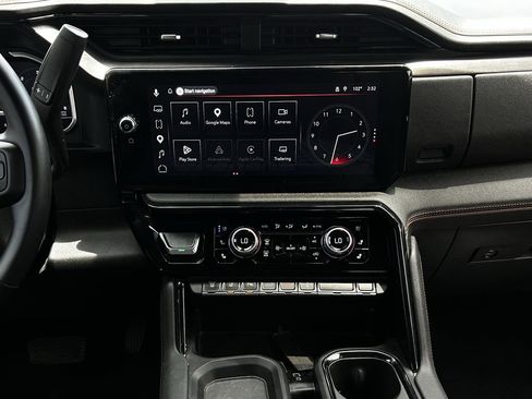 Used 2025 GMC Sierra 2500 AT4 AWD/4WD image 17