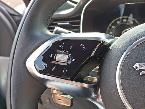 Certified 2025 Jaguar F-PACE R-Dynamic S image 21