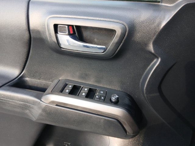 Used 2019 Toyota Tacoma TRD Off-Road w/ Technology Package AWD/4WD image 17